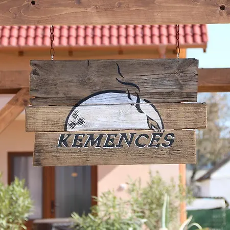 Hortobagyi Kemences Vendeghaz Проживание в семье *
